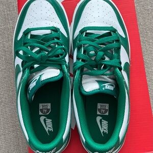 Nike Kids Sneakers in Green and White